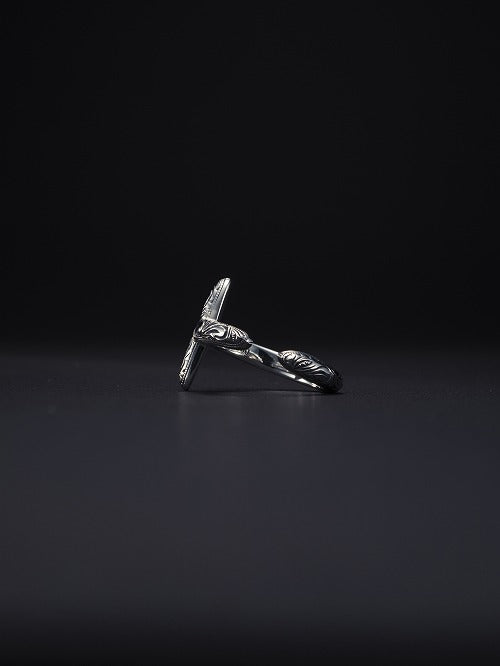 ANTIDOTE BUYERS CLUB　Engraved Cross Ring