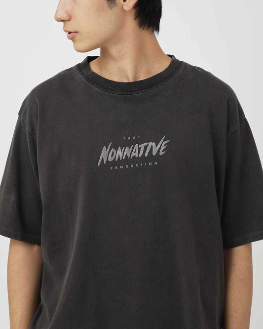nonnative | DWELLER S/S TEE "THAT NONNATIVE PRODUCTION”